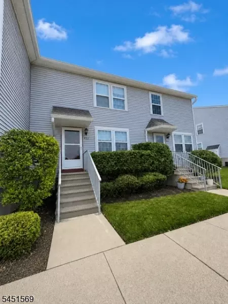 829 Bryant Dr, Hackettstown, NJ 07840