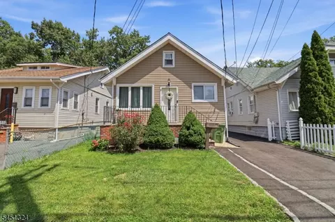 621 Spruce St, Roselle, NJ 07203