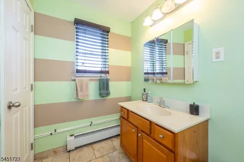 Bath - 24 Manchester Ct, Wayne, NJ 07470 photo 2 of 2