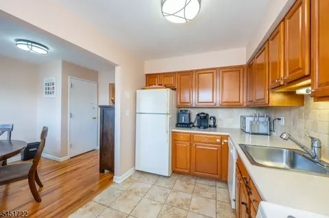 Kitchen - 24 Manchester Ct, Wayne, NJ 07470 photo 3 of 3
