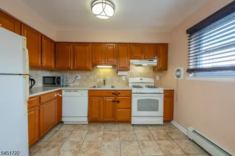 Kitchen - 24 Manchester Ct, Wayne, NJ 07470 photo 2 of 3