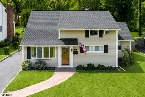 52 Delmore Ave, Berkeley Heights, NJ 07922