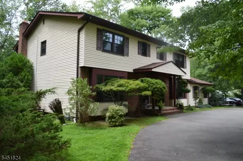 1 Glenbrook Ct, Whippany, NJ 07981