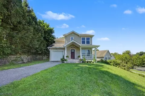 4 Michael Ct, Hamburg, NJ 07419