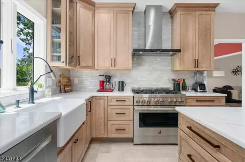 15 Austin Hill Rd, Clinton, NJ 08809