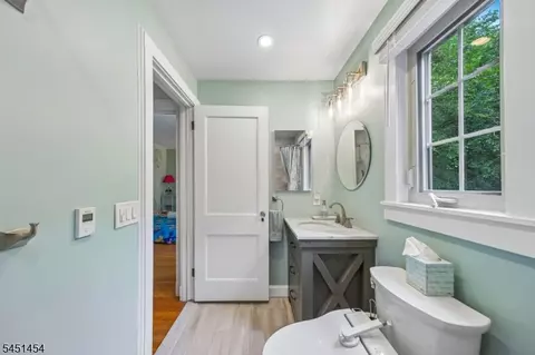 Bath - 1041 Kenyon Ave, Plainfield, NJ 07060 photo 2 of 7