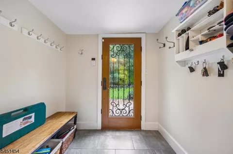 Entry Way - 1041 Kenyon Ave, Plainfield, NJ 07060 photo 7 of 10