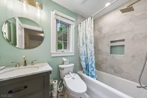 Bath - 1041 Kenyon Ave, Plainfield, NJ 07060 photo 5 of 7