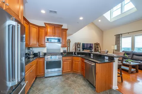 814 River Pl, Butler, NJ 07405