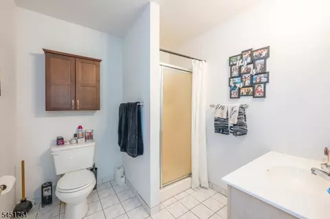 Bath - 10 Parkside Ct, Wayne, NJ 07470 photo 1 of 2