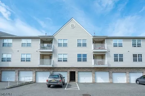 Exterior - 10 Parkside Ct, Wayne, NJ 07470 photo 2 of 2