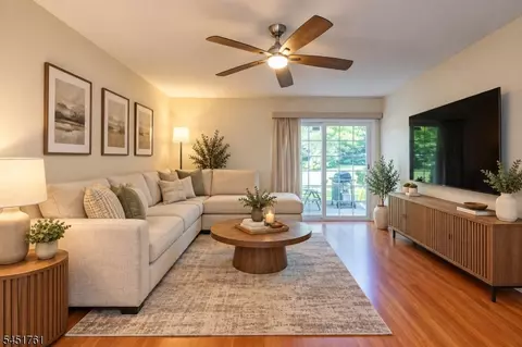 10 Parkside Ct, Wayne, NJ 07470