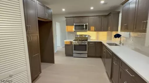 13 Patton Dr, Somerset, NJ 08873