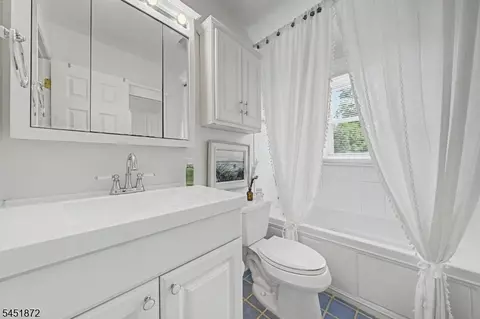 Bath - 3 Rose Ct, Dover, NJ 07801 photo 3 of 4