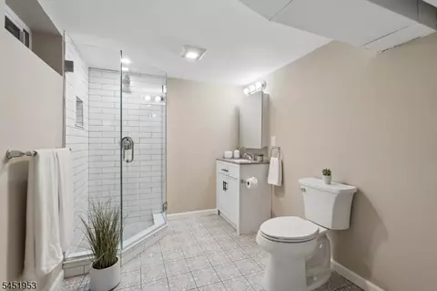 Bath - 72 Rose Ave, Springfield, NJ 07081 photo 3 of 4