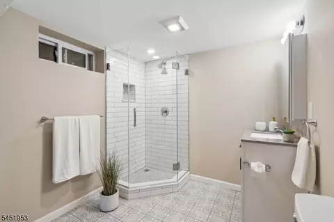 Bath - 72 Rose Ave, Springfield, NJ 07081 photo 4 of 4