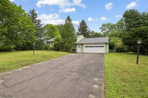 161 Chamberlain Rd, Oak Ridge, NJ 07438