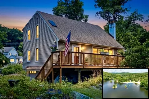 26 Lake Shore Rd W, Stockholm, NJ 07460