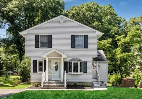 19 Edgewood Rd, Ringwood, NJ 07456