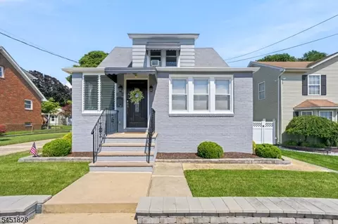 10 Krumb St, Sayreville, NJ 08872