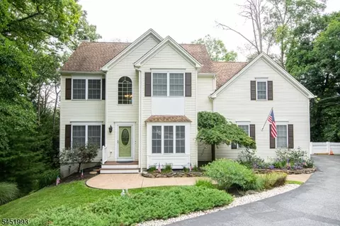 7 White Oak Dr, Sussex, NJ 07461