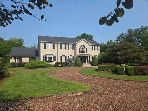 32 Coddington Rd, Whitehouse Station, NJ 08889