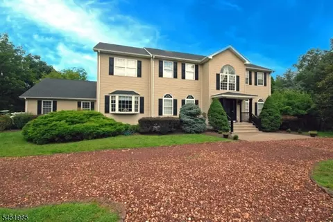 32 Coddington Rd, Whitehouse Station, NJ 08889