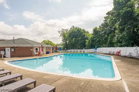 Exterior - 1136 Valley Rd #1A, Wayne, NJ 07470 photo 1 of 4