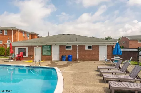Exterior - 1136 Valley Rd #1A, Wayne, NJ 07470 photo 2 of 4