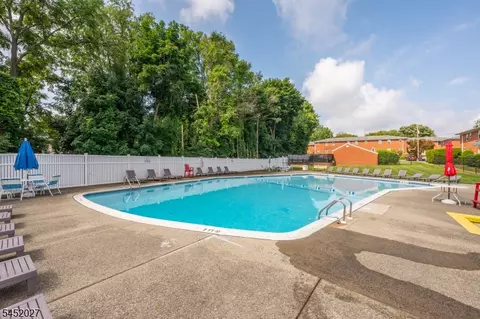 Exterior - 1136 Valley Rd #1A, Wayne, NJ 07470 photo 4 of 4