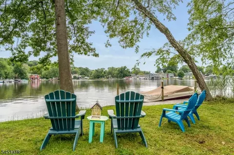 16 Sierra Rd, Lake Hopatcong, NJ 07849