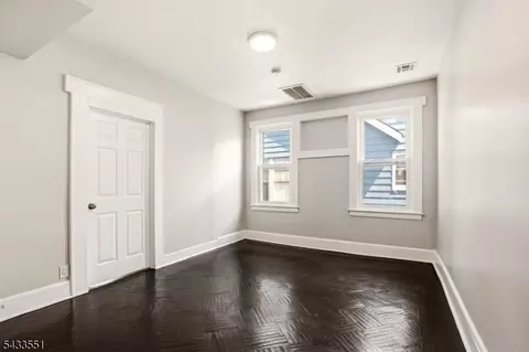28 Underwood St, Newark, NJ 07106