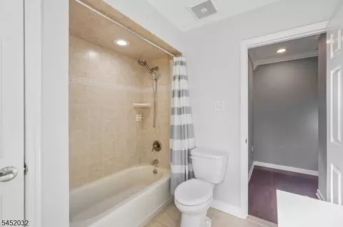 Bath - 39 Manchester Ct, Wayne, NJ 07470 photo 3 of 3