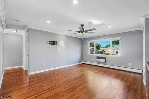 Living - 39 Manchester Ct, Wayne, NJ 07470 photo 7 of 8