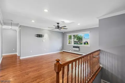 Living - 39 Manchester Ct, Wayne, NJ 07470 photo 5 of 8