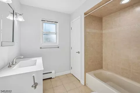 Bath - 39 Manchester Ct, Wayne, NJ 07470 photo 2 of 3