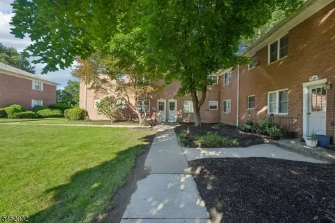 Exterior - 39 Manchester Ct, Wayne, NJ 07470 photo 4 of 4
