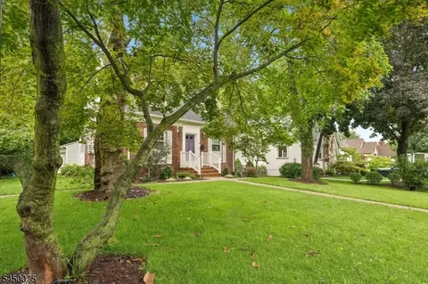 36 Burnet Hill Rd, Livingston, NJ 07039