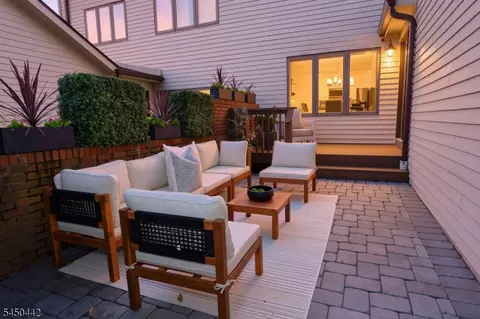 89 Fisher Rd, Mahwah, NJ 07430