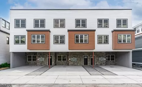 647 S 10th St, Newark, NJ 07108