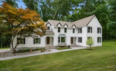 31 Warren Cutting, Chester, NJ 07930
