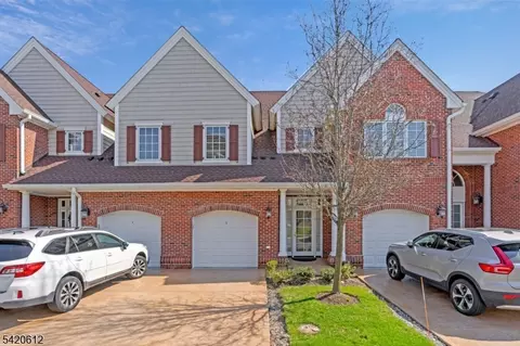 8 Schmidt Cir, Watchung, NJ 07069