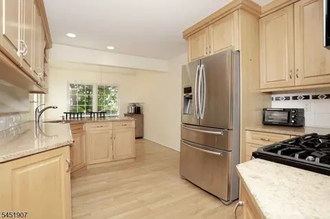 Kitchen - 14 Birdseye Cir, Wayne, NJ 07470 photo 1 of 4