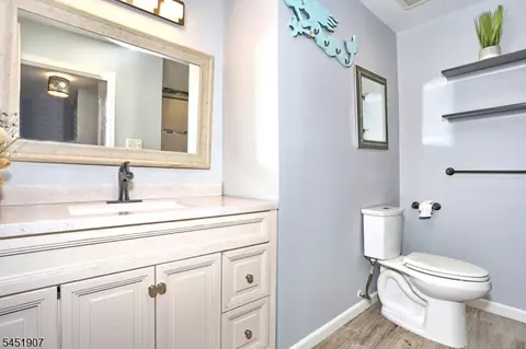 Bath - 14 Birdseye Cir, Wayne, NJ 07470 photo 6 of 7