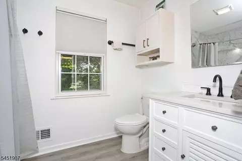 Bath - 14 Birdseye Cir, Wayne, NJ 07470 photo 4 of 7