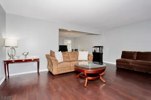 Living - 14 Birdseye Cir, Wayne, NJ 07470 photo 2 of 4