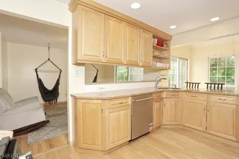 Kitchen - 14 Birdseye Cir, Wayne, NJ 07470 photo 2 of 4