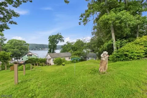 22 Alpine Dr, Lake Hopatcong, NJ 07849