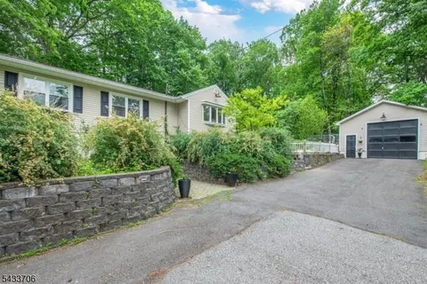 9 Albert St, West Milford, NJ 07480