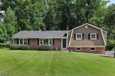 10 Holly Dr, Denville, NJ 07834